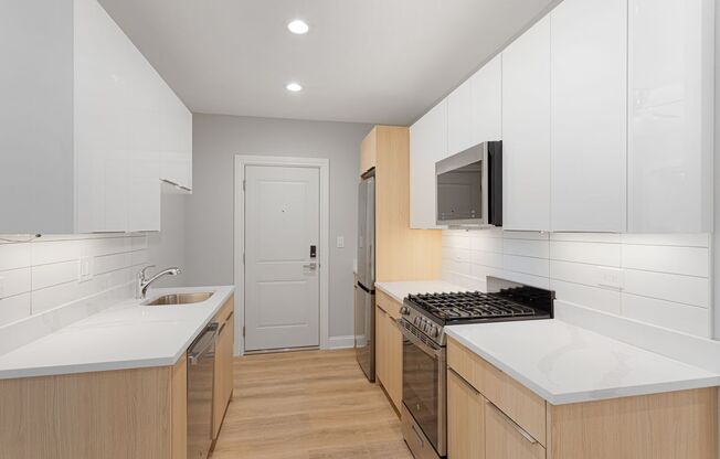 2 beds, 1 bath, 561 sqft, $2,100, Unit 1629-1D