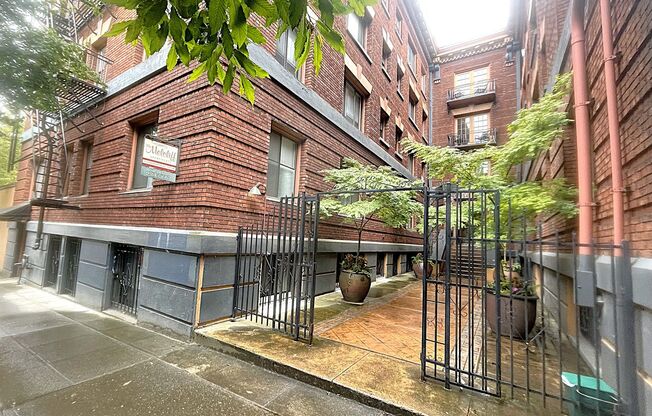 Melcliff Apartments