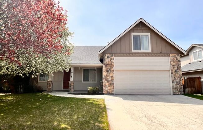 1935 Marten Creek~Gorgeous home in Lochsa Falls Subdivision