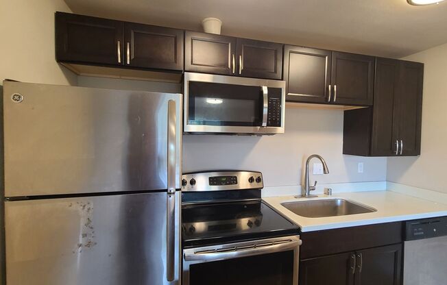 1 bed, 1 bath, 633 sqft, $1,625, Unit 13