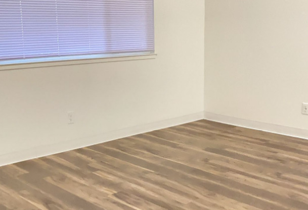 1 bed, 1 bath, 605 sqft, $1,300, Unit 44