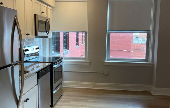 Studio, 1 bath, 385 sqft, $1,150, Unit 304