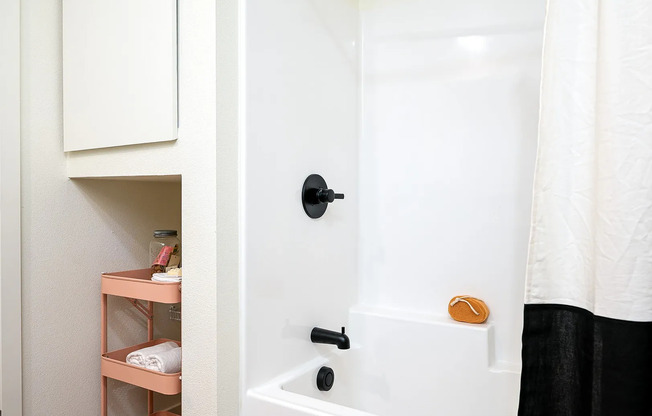 Studio, 1 bath, 356 sqft, $1,099, Unit Unit 304