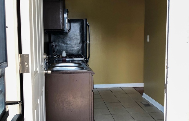 2 beds, 1 bath, $1,450, Unit 1639#1E