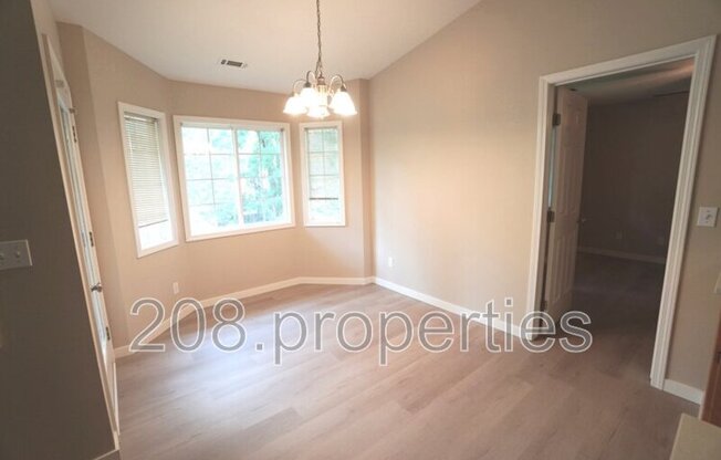 6589 W LUCKY LN
