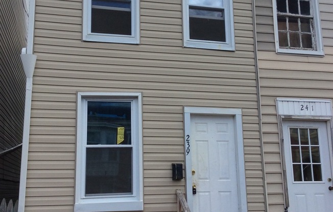 2 Bedroom House, Yard, Off-Street Parking-York City SD