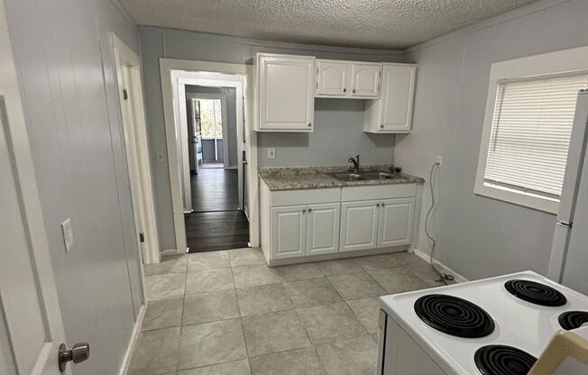 2 beds, 1 bath, $1,100