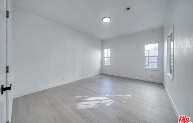 5355 W 8 ST