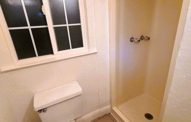 1425 MacArthur Blvd (aka 1425 Grand Ave)