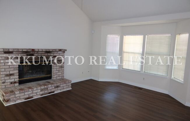 3 Bedrooms, 2 1/2 Baths Half-plex in the Pocket area