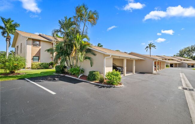 Updated Canal view condo 2 bedrooms 2 bathrooms in North Fort Myers