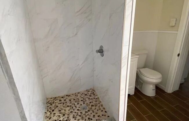 1 bed, 1 bath, 700 sqft, $950, Unit 2F