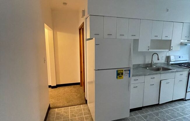 2 beds, 1 bath, $1,000, Unit Unit 1