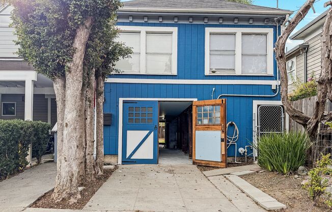 Cozy 2bed/1bath House w/a Huge Basement, Washer/Dryer, & off street pkg. space in the heart of Emeryville