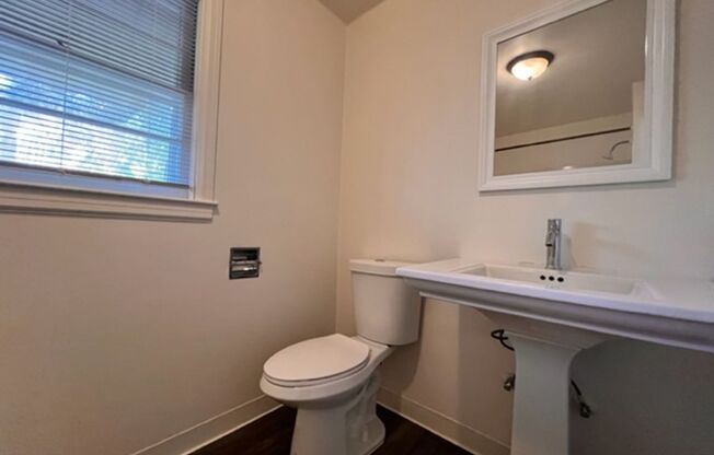 2 beds, 1 bath, $1,595