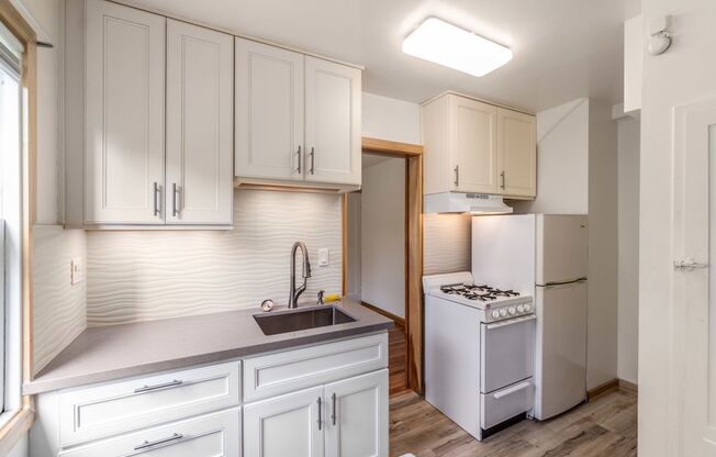 1 bed, 1 bath, $1,700, Unit B