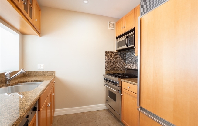 1 bed, 1.5 baths, 754 sqft, $4,700, Unit 11C