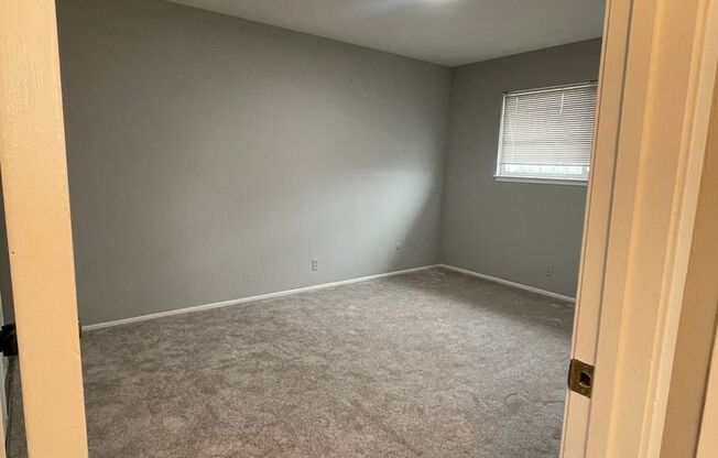 2 beds, 1 bath, $2,450, Unit 3977-2