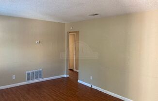 3 beds, 1 bath, $695, Unit 1109 Jacqueline