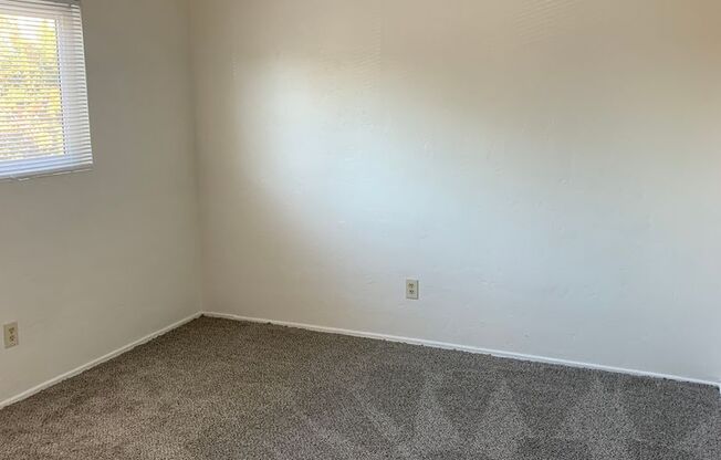 2 beds, 1 bath, $2,000, Unit 4373-C