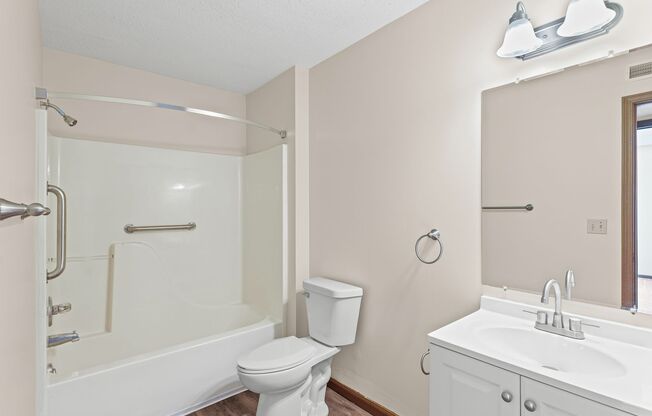 2 beds, 1 bath, 840 sqft, $1,015, Unit 3I