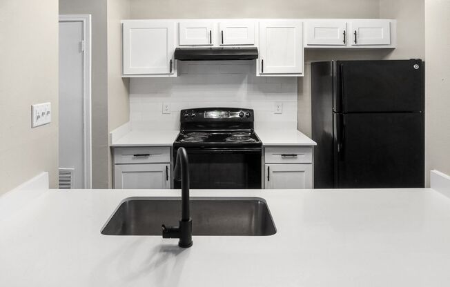 2 beds, 1 bath, 782 sqft, $1,045, Unit 605