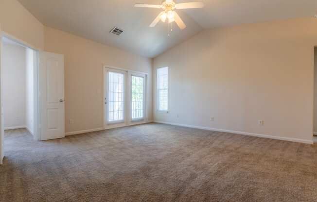 Living room unfurnished at Wynnewood Farms Apartments, Kansas, 66209