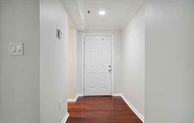 Move In Special! Logan Circle/ Dupont! Available Now! High End // 2 Bedroom / 2 Bathroom Condo
