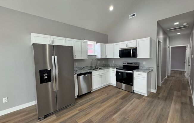 Now Showing this 3BR, 2BA duplex located at 1829 Montcalm St., Unit B, Indianapolis