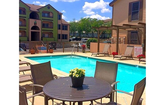 1 bed, 1 bath, 545 sqft, $899