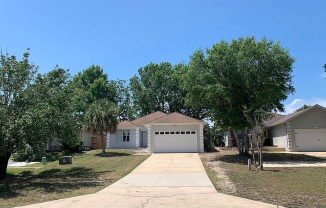 Newly UPDATED 3/2 HOME located in the HEART OF DESTIN available for LONG TERM RENT!!