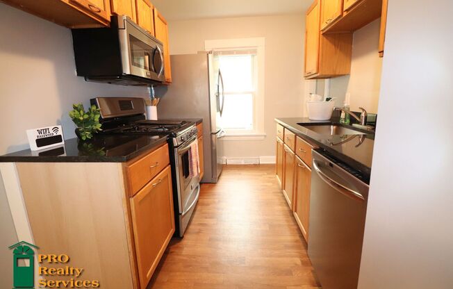 2 beds, 1 bath, $1,595