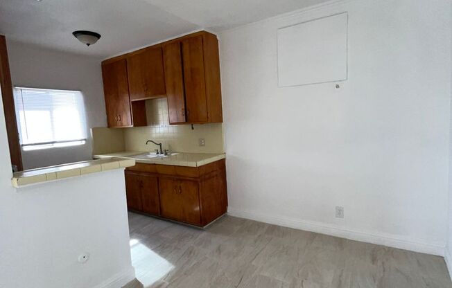 2 beds, 1 bath, $1,100, Unit 530-4