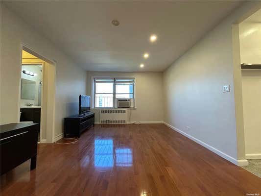 1 bed, 1 bath, $2,300, Unit C61