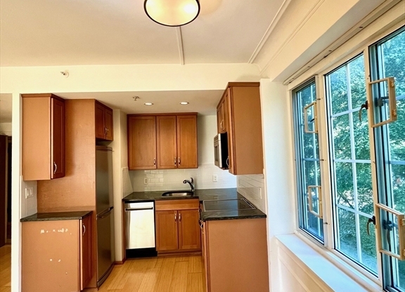 1 bed, 1 bath, 566 sqft, $2,800, Unit B605