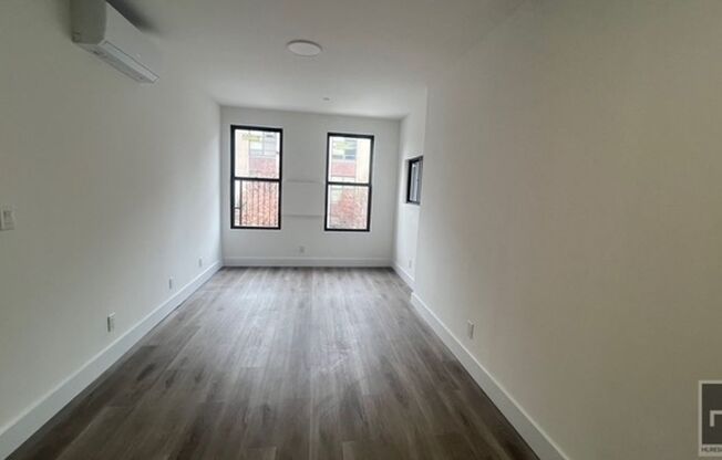 1 bed, 1 bath, $2,400, Unit 2R