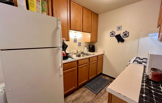 1 bed, 1 bath, $975, Unit 12
