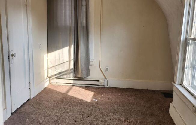 1 bed, 1 bath, 700 sqft, $700, Unit 8