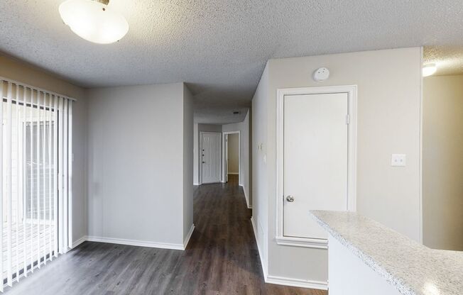 1 bed, 1 bath, 825 sqft, $834