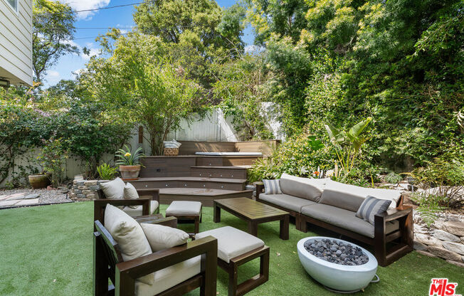 1110 N BEVERLY GLN BLVD