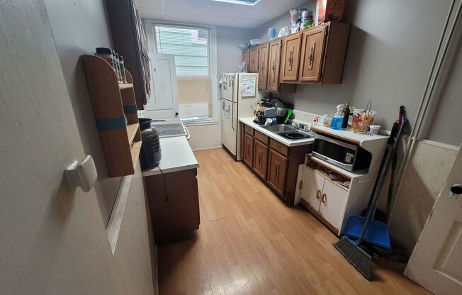 4 beds, 1 bath, $1,600