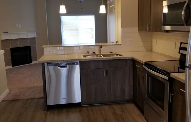 2 beds, 2.5 baths, $2,345, Unit 4854-102