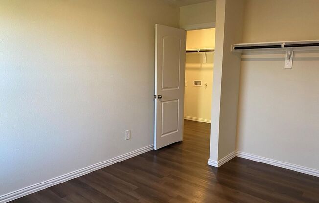 3 beds, 2 baths, 980 sqft, $1,295, Unit B