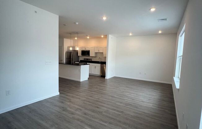 Studio, 1 bath, 700 sqft, $1,200, Unit Apt 312