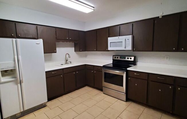 2 beds, 1 bath, $1,550, Unit 05