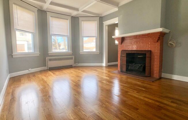 3 Bedroom, 1 Bathroom Apartment on 1st Floor of Private Home - Parking (Extra.) - New Rochelle