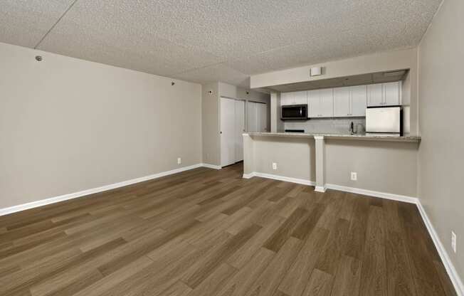 One-bedroom apartment living and dining area at Lenox Club, Arlington, VA