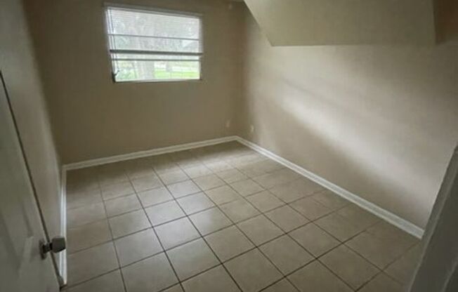 3 beds, 1 bath, $1,600