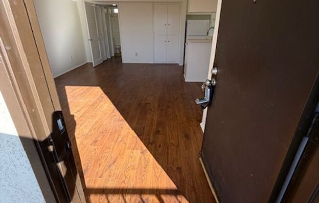 1232 LODI PL