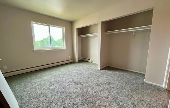 3 beds, 2 baths, $1,695, Unit 224